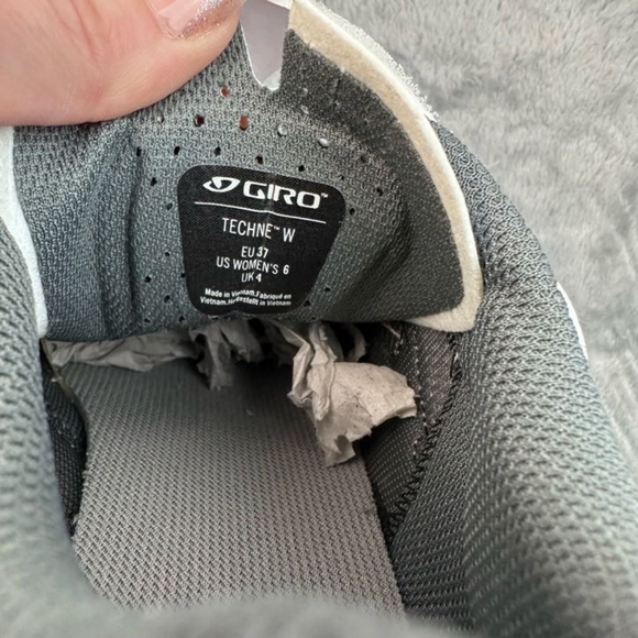 Giro Techne women’s size 6 bike shoes unworn - Picture 2 of 6